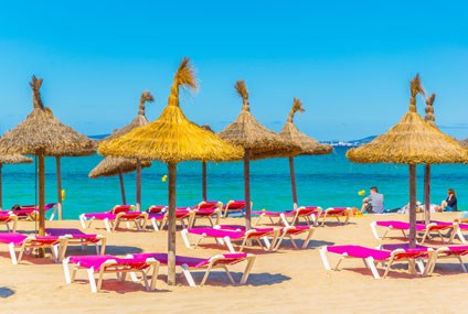 Entspannte Stunden am Strand beim All Inclusive Urlaub auf Mallorca.