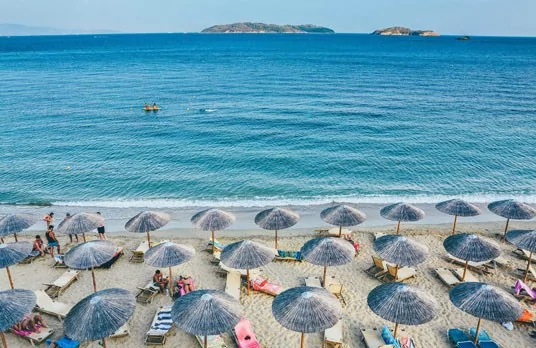 Urlaub am Strand auf der griechischen Insel Mykonos
