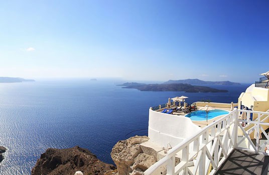 Urlaub mit Blick aufs Meer auf Santorini