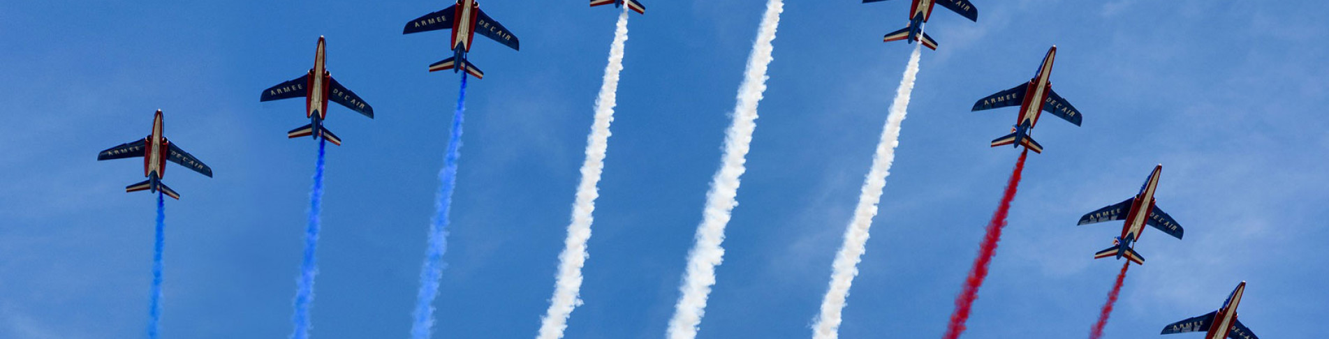 Französische Flagge am Himmel