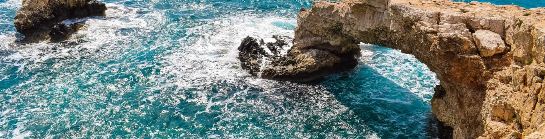 Zypern Urlaub buchen und bizarre Felsformationen erkunden