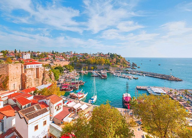 Reise zum Hafen von Antalya