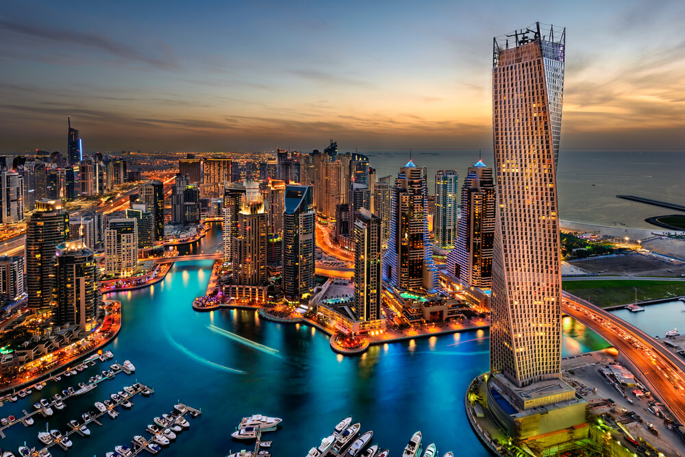 Dubai Urlaub buchen und Skyline von Dubai sehen