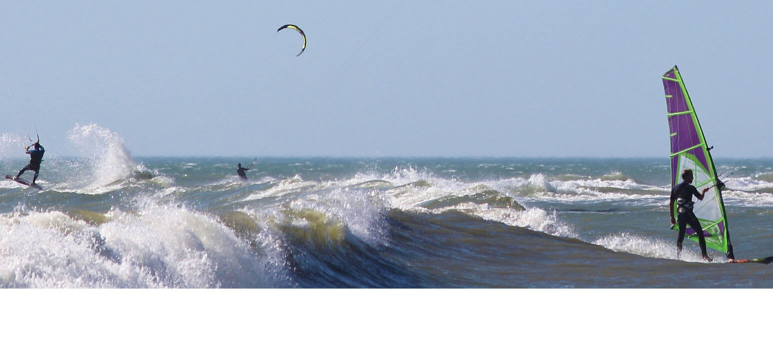 Dubai Urlaub buchen und Kitesurfing ausprobieren