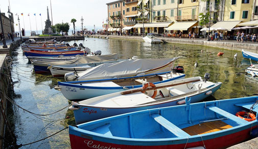 Hafen von Lazise am Gardasee