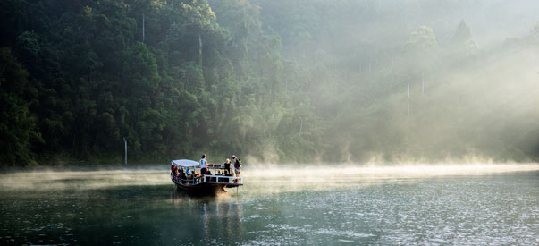 Mit dem Boot durch den Khao Sok Nationalpark