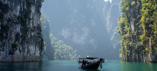 Bootstour entlang der Kalksteinberge im Khao Sok Nationalpark