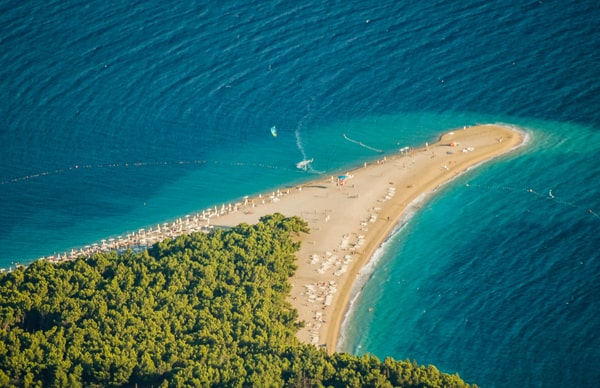 Blick auf den Strand Zlatni Rat