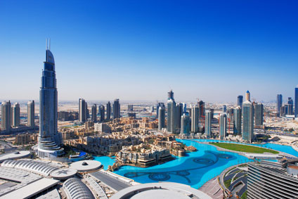 Skyline von Dubai bei einer Last Minute Reise bestaunen