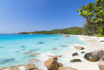Puderzucker weißer Strand auf den Seychellen.
