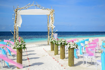 Hochzeit und Flitterwochen auf den Malediven feiern