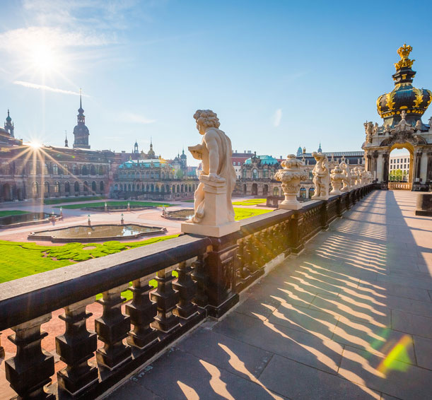 Der Zwinger mit angrenzender Parkanlage in Dresden