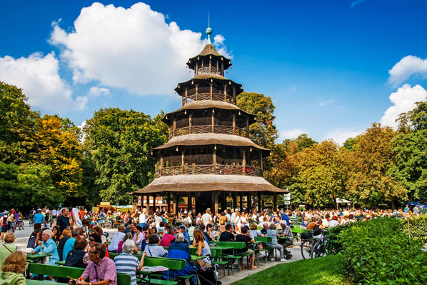 Biergarten am Chinesischen Turm im Englischen Garten