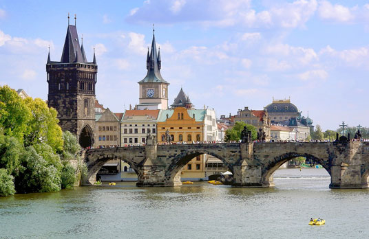 Die Karlsbrücke bei einer Prag Städtereise besuchen