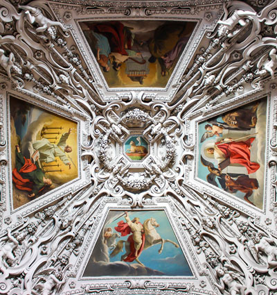 Die Fresken im Salzburger Dom bei einer Salzburg Städtereise sewundern