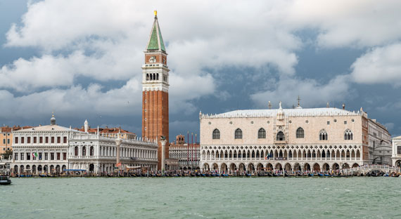 Besuche den Dogenpalast bei einer Venedig Städtereise