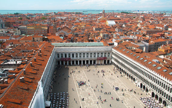 Besuche den Markusplatz bei einer Venedig Städtereise
