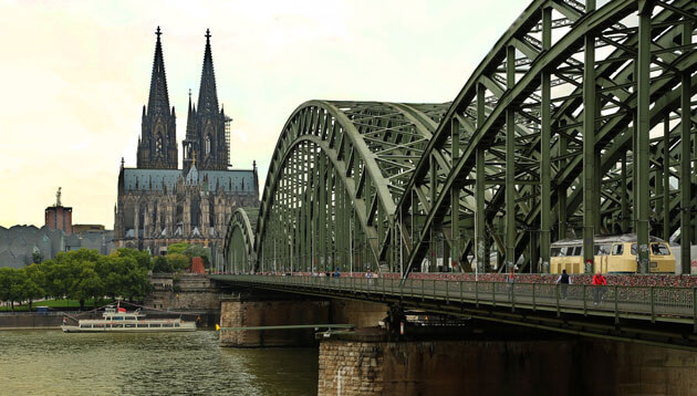 Blick auf den Kölner Dom und die Hohenzollernbrücke