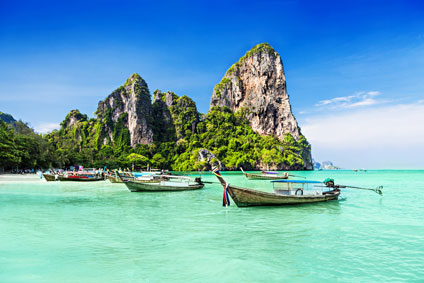 Im Urlaub auf Ko Phi Phi mit dem Longtailboot fahren