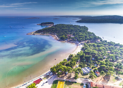 An der Badebucht von Istrien im Kroatien Urlaub